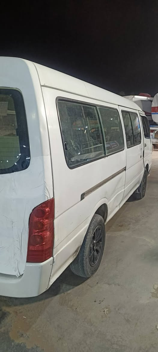 شلونكم شباب عندي هاي جنبي ٢٠١٤ سياره كفاله كير محرك اكسل تخم تاير ما بيها اي نص كل للشارع وللعلم سياره موصليه سعرها ٣٨ وبيها مچال شويه عنوانها ديالى *********** والرقم بي واتساب
