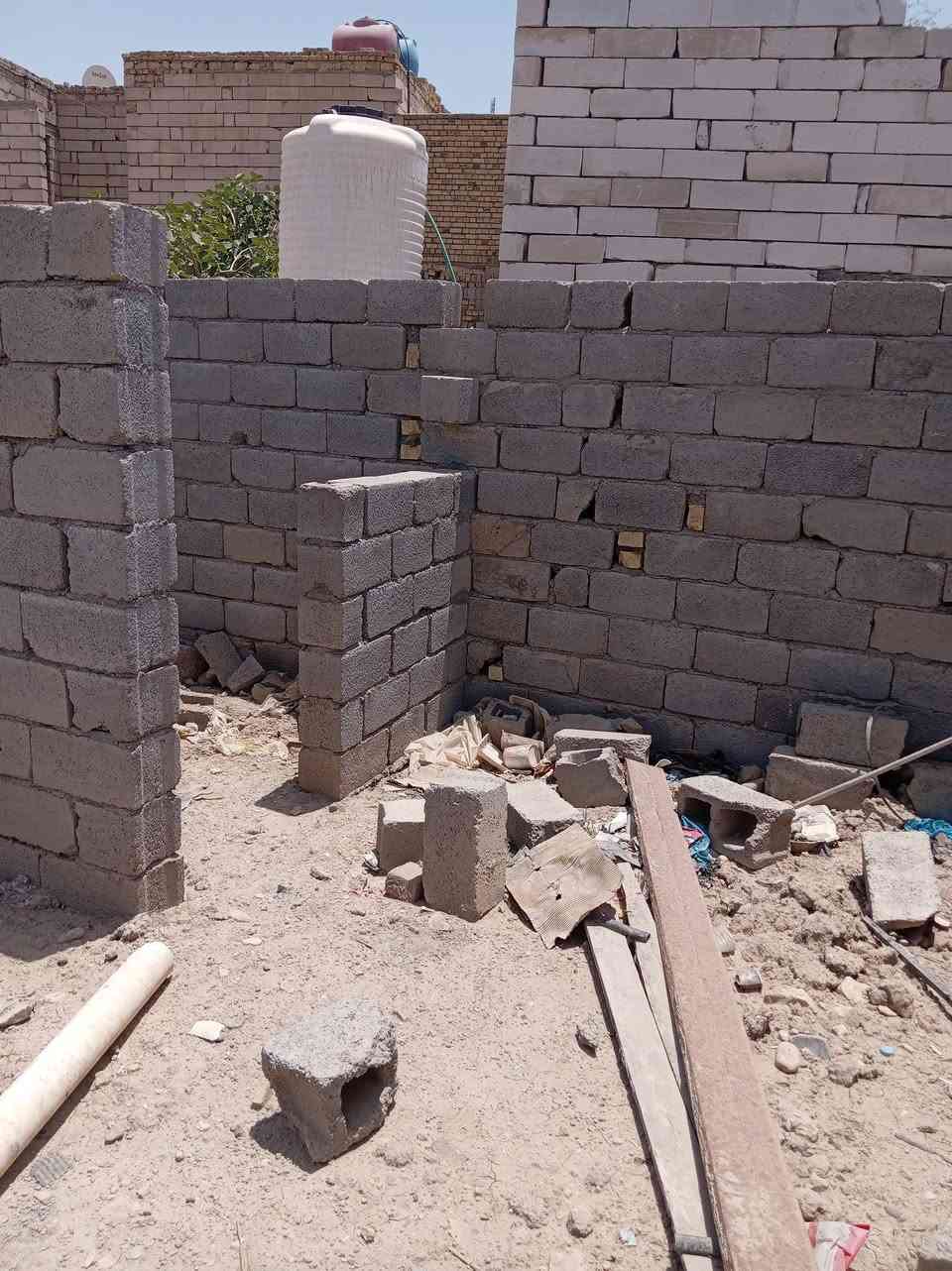 بيت زراعي بلسديناويه هيكل مساحه 240 متر خلف مدرسه صفي سعر 50 للاستفسار ***********
