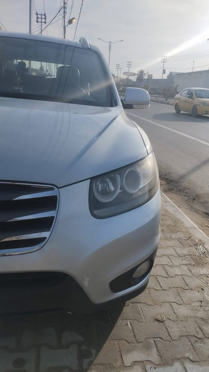 سلام عليكم للبيع ومراوس سنتافي موديل 2011فول مواصفات ماعدا البصمه تحكم ستيرن بلاديه كله شركه مكينه وكير شرط مكينه 6سلندر 3قطع تبريد مري شفط كشنات كهرباء 7راكب فتحه بلقماره رقم نجف وبعد هواي مواصفات الاتصال ***********
