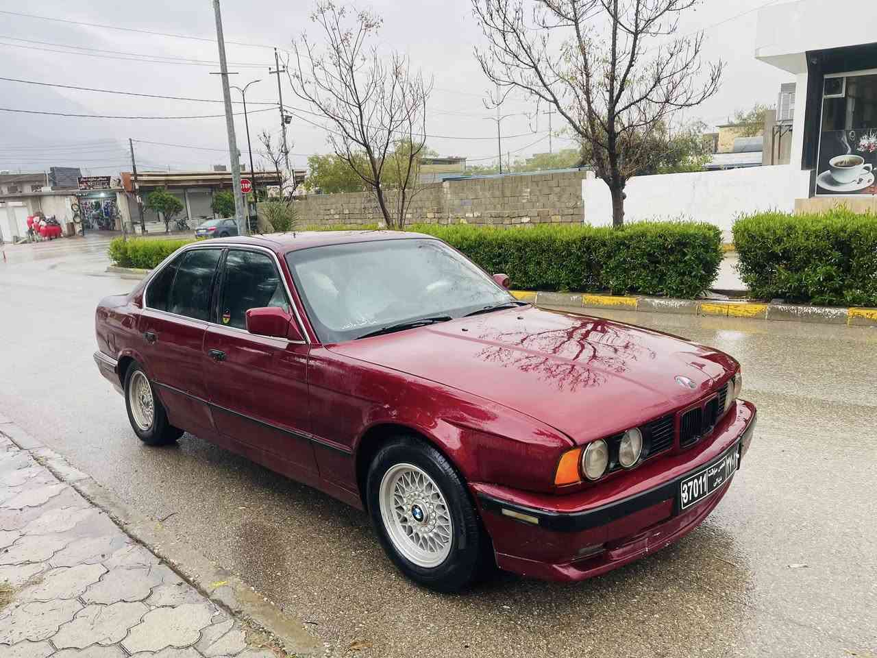 ماشااللە لە ماڵی هەموو لایەک نمونە لە جوانی
BMW
مەکینە 525 گێڕ عادی
مۆدێل 1993
گێڕو مەکینەوە کارەبای و ئەکسلی بەشەرت 
ماشااللە زۆر زۆر بە قوەتە
دەعمو لێدرانی نیە
موسو براوە بەشەرت
تەقەو ڕەقەی نیە زۆر تنوتۆڵە
دوو جام کارەبا
چوار تایەو ویلی لۆکی لە ژێرە
ناوی زۆر زۆر جوان و پاکە
سەنەویەکەی ون بوە پاکانەی بۆ دەرکراوە حاسیبەو ئەوەلیات بەشەرت
خوار هەموو بازاڕ 
32 گەلاو مەعامەلە
شوێن دەربەندیخان
ڕەحمەتت لێ بێ جوان بیخوێنەوەو ئەو کات نامە بنیرە لە خزمەتانام
***********
ڤایبەرو وەتسئەپی لەسەرە 
بچوکی هەموو لایەکم
