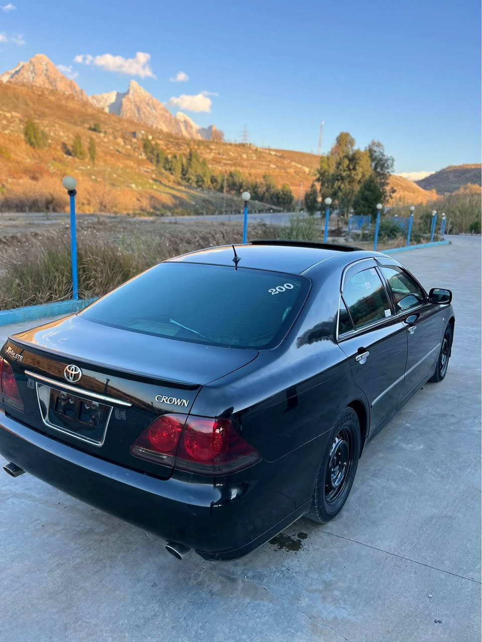 تویتا کڕاون شاهینە 
بڕاوە بڕاوە سپۆرت ڕەشی قەتران
٢٠٠٥ بەسمە ڕەش
بۆفرۆشتن ١٨٠ بی دوکەڵ
گیڕومەکینە بچوک
مەرخوبی بازاڕ
سعری ٤٨گەڵاو مەجال
ژ.م***********
شوین قەزای دوکان
سەیارەکە بڕاوەی دوبەیە
٣دوگمە 
فۆڕمیکا سور
سڵایتە 
  ٥بەسمە
شاشە
سەیارەکە کامل جایز کراوە
هەموو گیانی مەزبووتە
تەبرید ساردو گەرمی بەسراوە
حساسەکانی مەزبووتە
یەک گڵۆپ لە ناو شاشەی هەڵ نابی
بەسمە کانی پیشی ئیشەکات
١٨٦هەزار هەقیقی ڕۆشتوە 
دەعمو لیدراوی نیە سەقفی بۆیاخی نیە
گیڕومەکینەو تەبرید بەشەرتی ١٠٠٠٠وەستا
شوین قەزای دوکان
ژ.م***********
سعری٤٨گەڵا کەمیک مەجال دخان, السليمانية
