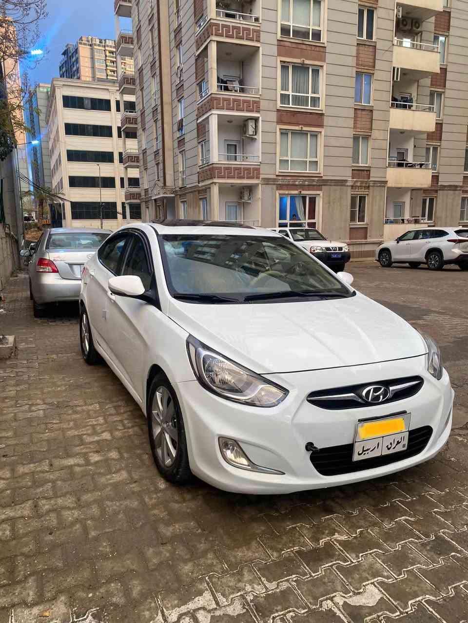 هونداي اكسنت ٢٠١١ خليجي موصفات بلو محسن فول سلايت تحكمات استيرن جهتين اشاير بلمري  ٣ تكوات خلفي  ٤ دسك محرك ١٦ دوش مامفتوح سنويه ل ٢٠٢٧ السيارة على وضع الشركة بيها باب خلفي صبغ وشويه من الداير بدون داخل  ***********.  *********** دهوك, العراق
