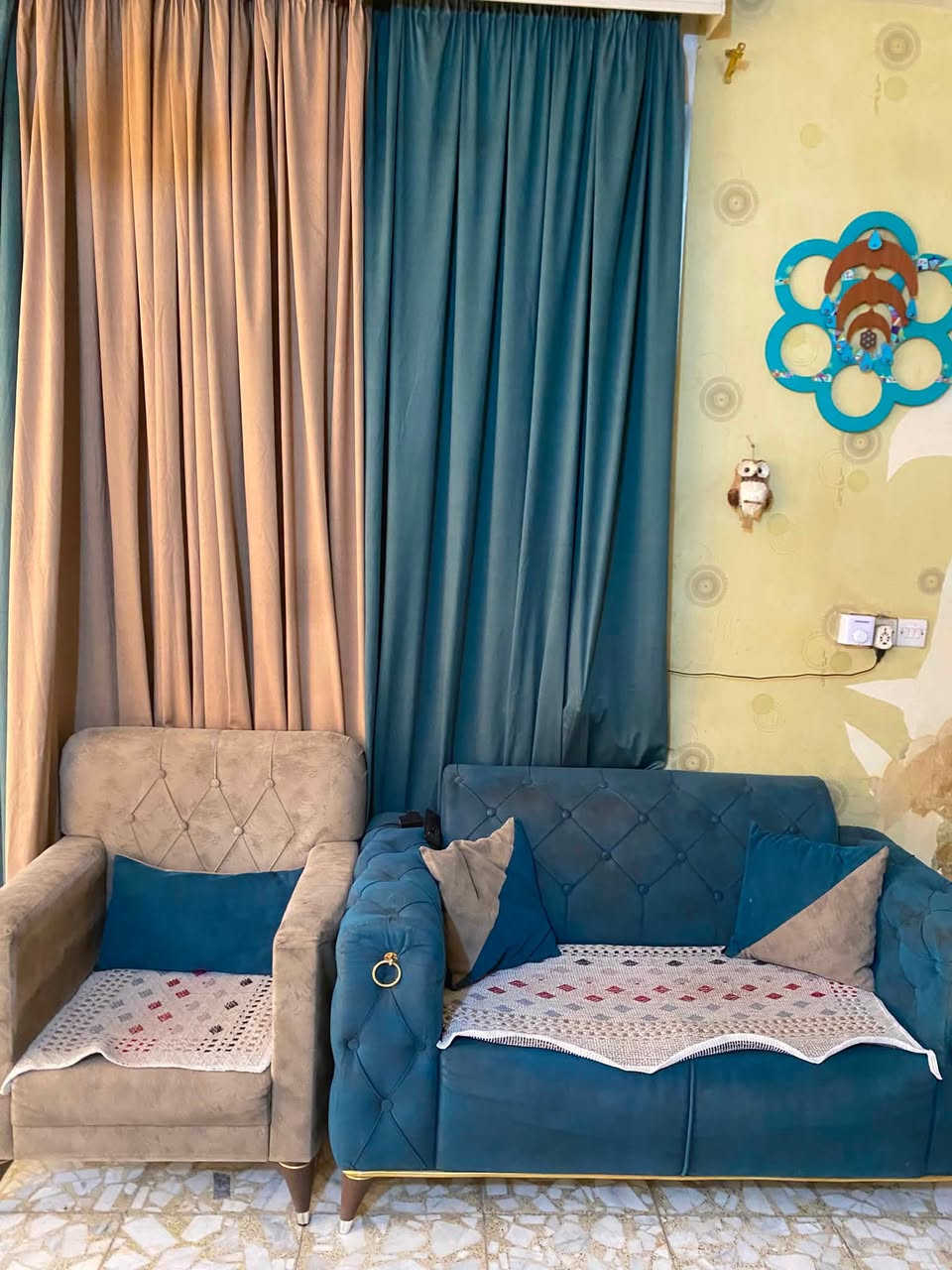 اثاث بيت كامل اريد ابيعة بنات هذا تخم ويا البردات 3 قطع البردات والتخم 10 مقاعد اريدهم ثنينهم ب 400 وبي مجال


**إذا كنت صاحب هذا الإعلان وتريد حذفه لأي سبب، رجاءا أرسل رسالة إلى الدعم الفني**