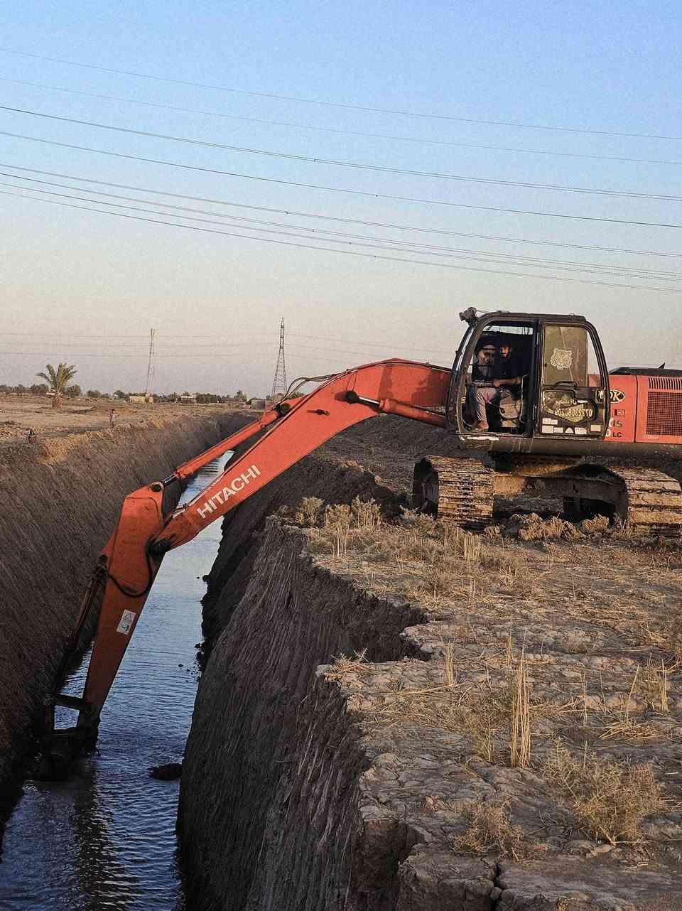 سلام عليكم حفاره Z 3موديل 2010 مرقمه رقم قادسيه بسمي   وجاهزه ومكفوله كفاله عامه وجاهزه للعمل مكان المكينه بابل النيل اي ستفسار اتصال***********📞
