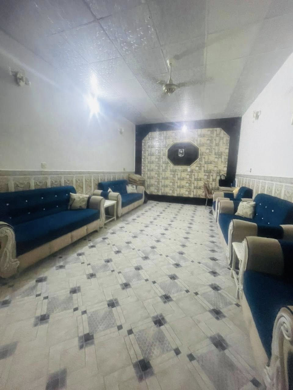 بيت للبيع 🏠
 التقية الثالثة قرب مطعم بغداد قريب ع الشارع 
المساحة ٢٠٠م طابو زراعي مشمول بالتطويب 
طابقين (٤ غرف نوم،٢صالة،٣حمامات،استقبال ,مطبخ)
للاسفسار ***********
