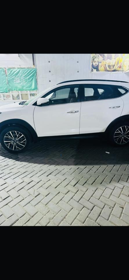 السلام عليكم سيارة توسان 2020 خليجي فول مواصفات 5 ويل كب بغداد باسمي تبديل بنيد وتصليح جاملغ السايق السياره خير من الله مال جناي مكاني بغداد م الصدر السعر  195 للبيع او مراوس النترا بيضاء نضيفه ***********
