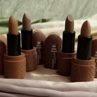 أحمر شفاه • دايموند بيوتي • ٢٤ درجة