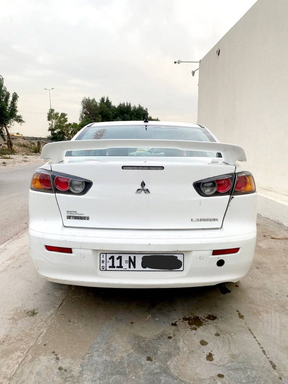 بيع لانسر قرش 2015 استلام شركة يعني خليجية رقم انكليزي دولي (بسمي السيارة) محرك وكير وتبريد وكهربائيات وحداده امامي وخلفي كله بحاله جيده تخم تاير جديد باتري جديد شاشة تاب  لايت زنون تبريد شغال ويا السويج يعني (جاهزه) ومابيه اي نقص. اما الكشر واضح بلسونر المرفق صورة منه
( ابيع مصبوغه حزام) حتى بدون تعب للطرفين. 
السعر 77$. ومكاني بغداد / للستفسار *********** بغداد, العراق
