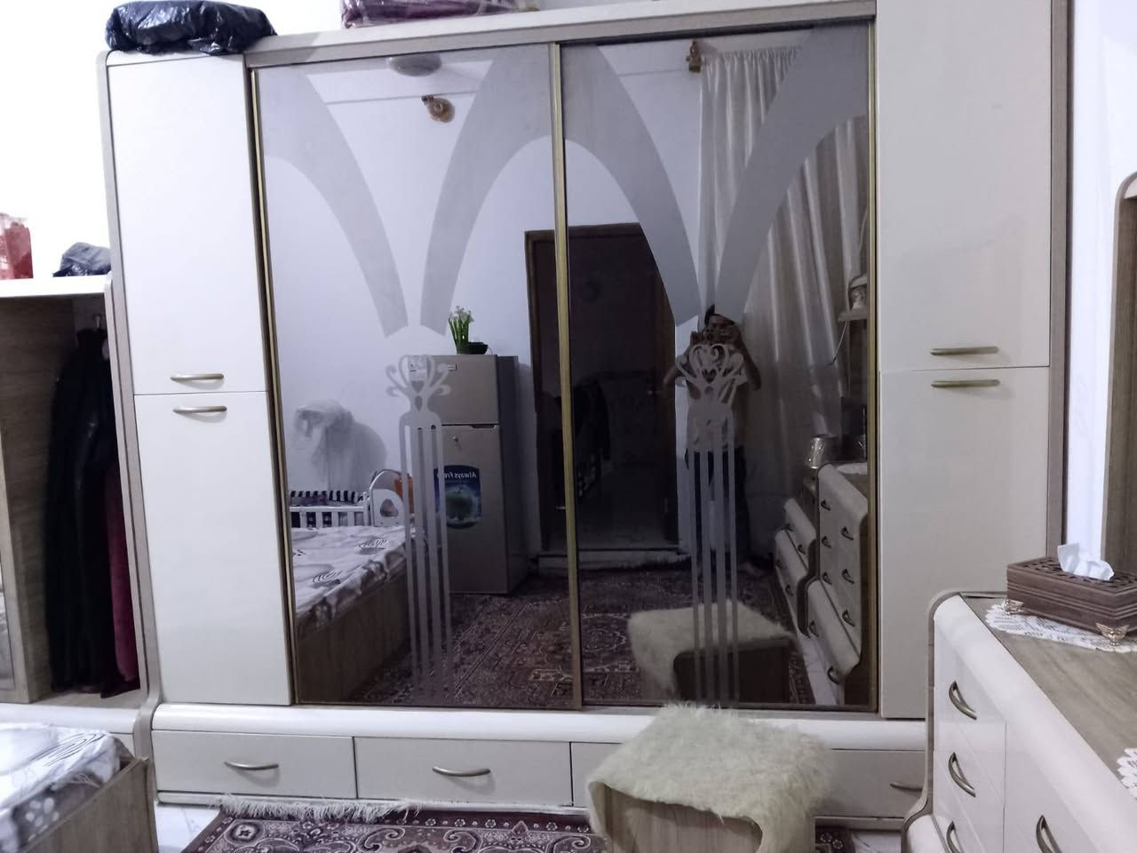 غرفة اخشاب شغل تركي فخمة 11 قطعة نظافة توب ب 900 ألف. العمارة حي العسكري قرب مدرسة الثغر 
***********
