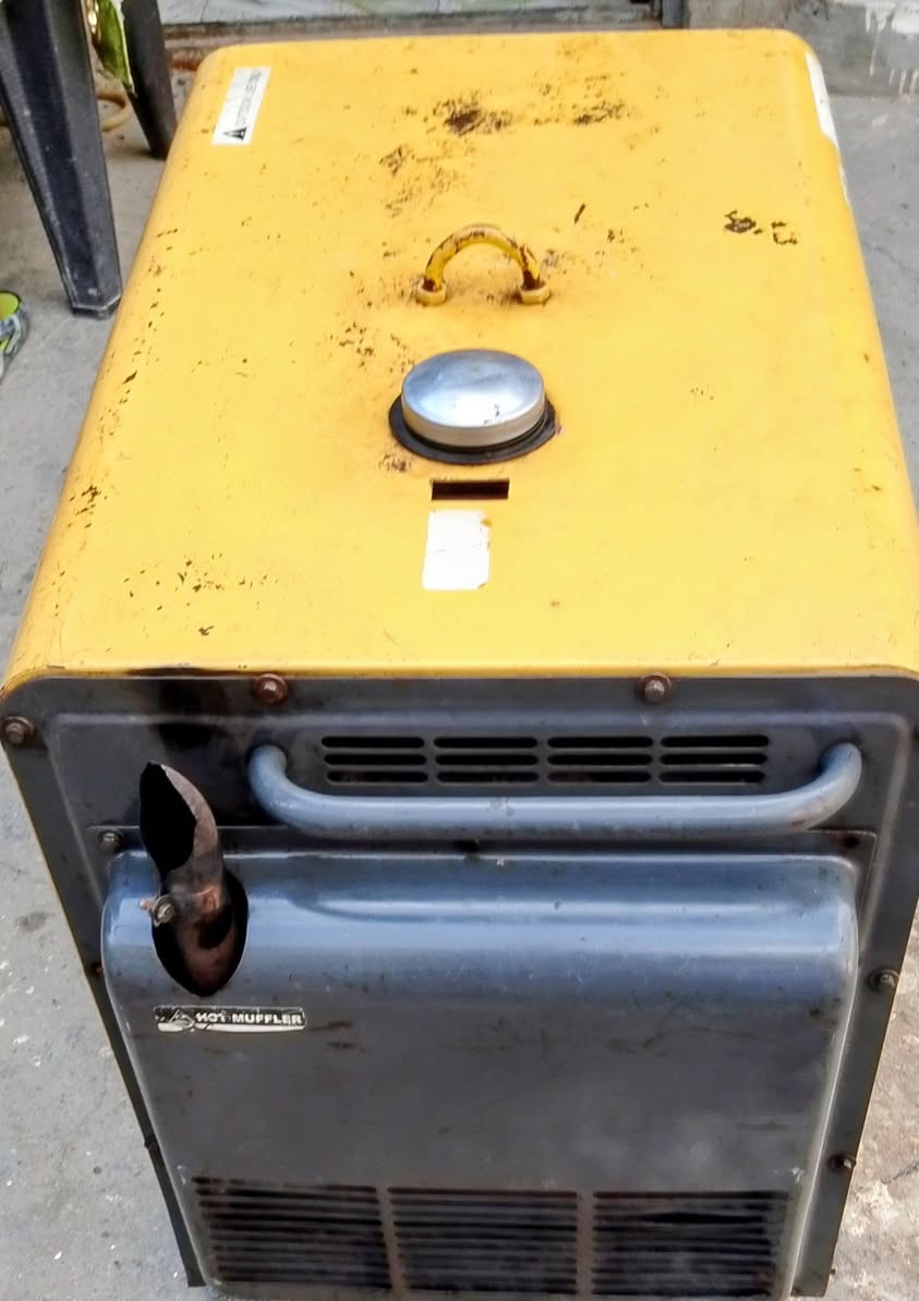 السلام عليكم مولد كاتم كاز 7 كيفي 28 امبير مولد نظيفه ما داخله تصليح ملف نحاس ناقصها بس باتري سعره 550 مكاني بغداد قرب مجمع بسمايه الهاتف☎️ *********** بي واتساب شراي يتصل
