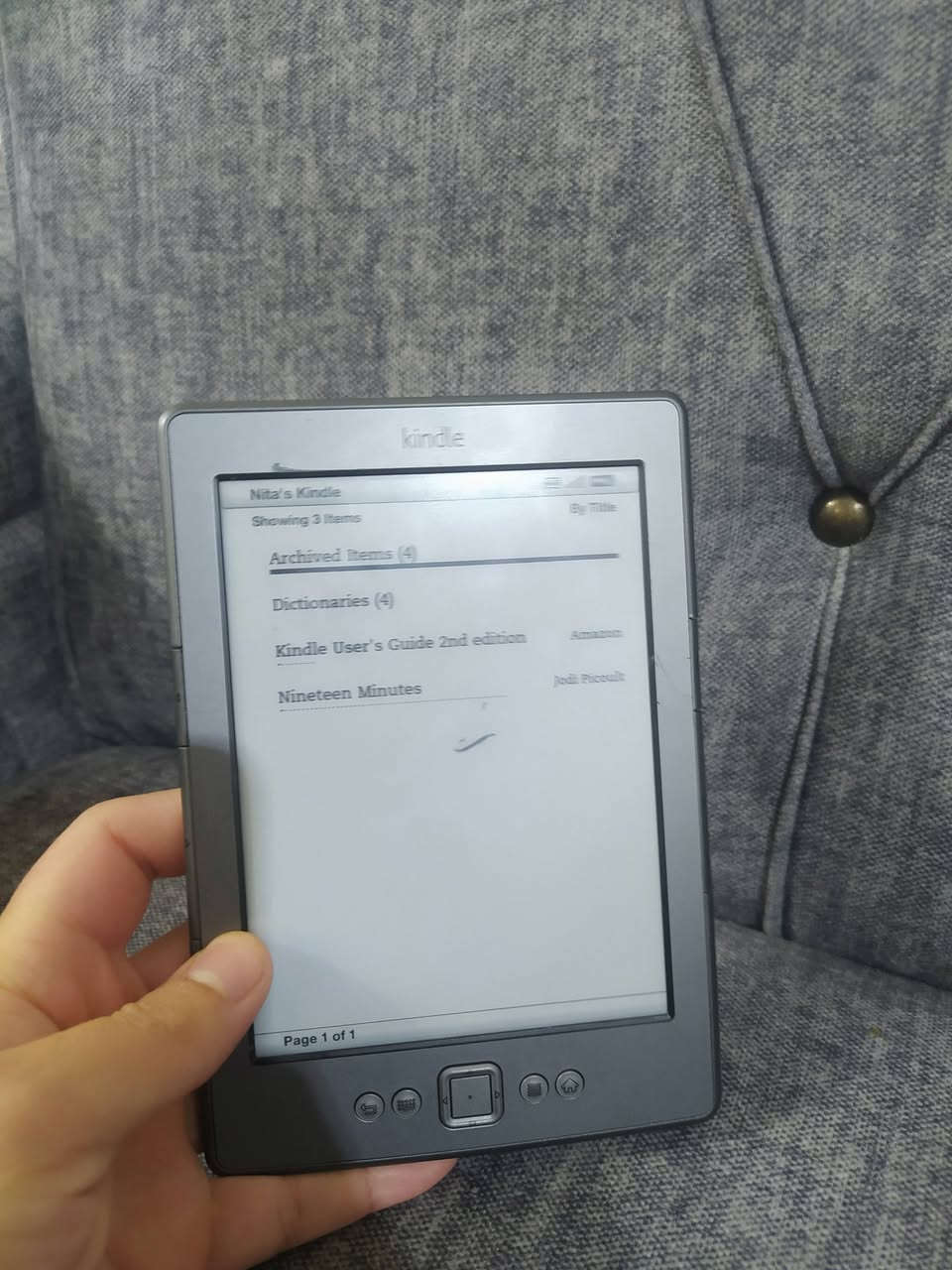 طلعتلي هاي القطعة قارئ كتب معرف شنو 
سعرة بالسوك تقريبا 20 دولار 
الي يريدة #ب7000 بس


**إذا كنت صاحب هذا الإعلان وتريد حذفه لأي سبب، رجاءا أرسل رسالة إلى الدعم الفني**