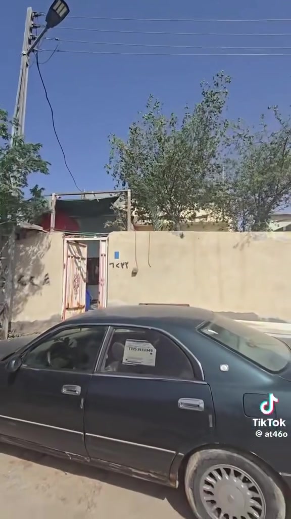 السلام عليكم بيت المساحه الكليه ٢٥٦م طابو زراعي بأسم عراقي عقد وكاله ونسخه من الطابو مساحة البناء ١٥٠م يقع البيت على نهر .
يحتوي البيت على غرف عدد اثنين وصحيات داخليه وخارجيه واستقبال ومطبخ حار وبارد  وطارمة كبيرة مع حديقة تصلح كراج للسيارة مع مساحة خلف الدار .
 البيت حلو ومرتب موقع البيت طريق صحراء خلف معرض الراشد السعر المطلوب ٩٠ قابل لتفاوض الاتصال . 
***********
***********

