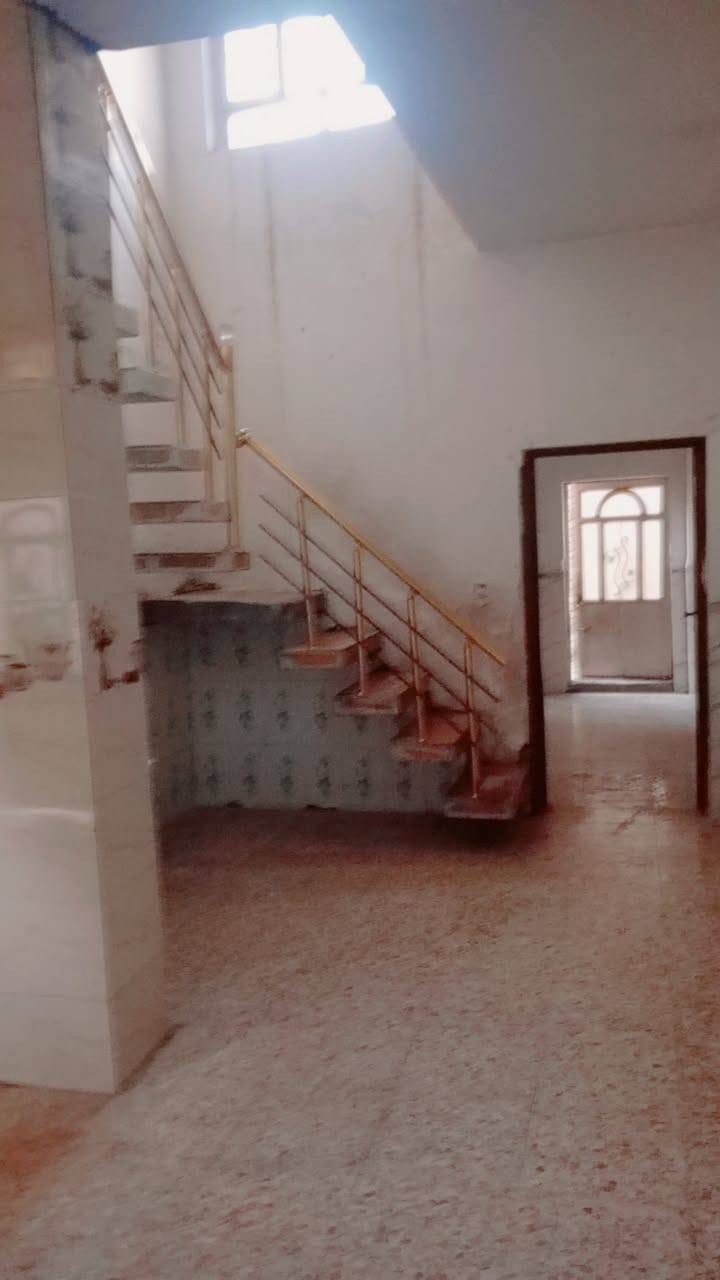 مشتمل للايجار المساحه 130متر يحتوي على غرفتين نوم وكلدور وصاله ومطبخ ومجمع صحيات وكراج سياره العنوان📍 شارع ٨٠مال كربلاء شارع الحسينيه حي الشهداء خلف جامع الرحمن للاستفسار اكثر الاتصال على الرقم التالي 👇 
***********
