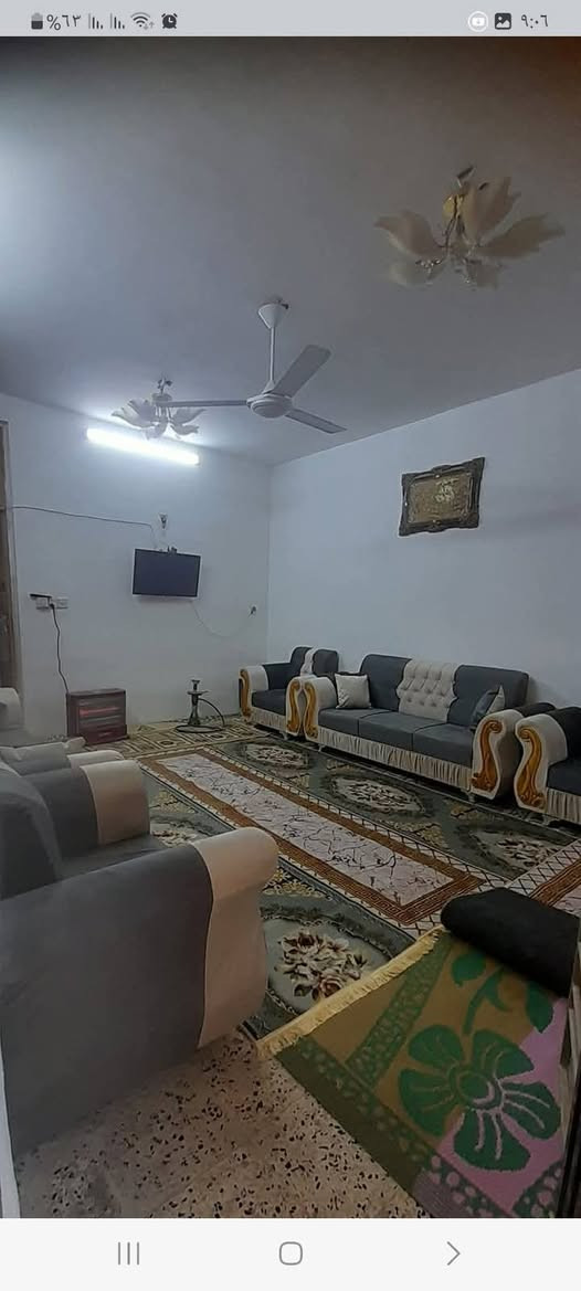 السلام عليكم بيت للبيع مساحه ١٢٠م معسكر البلديات شارع الشريط مقابل مدرسة الافنان الأهلية بي  استقبال غرفه نوم وصاله وكراج سياره والخدمات للإستفسار هذا الرقم *********** غير متواجد على الفيس
