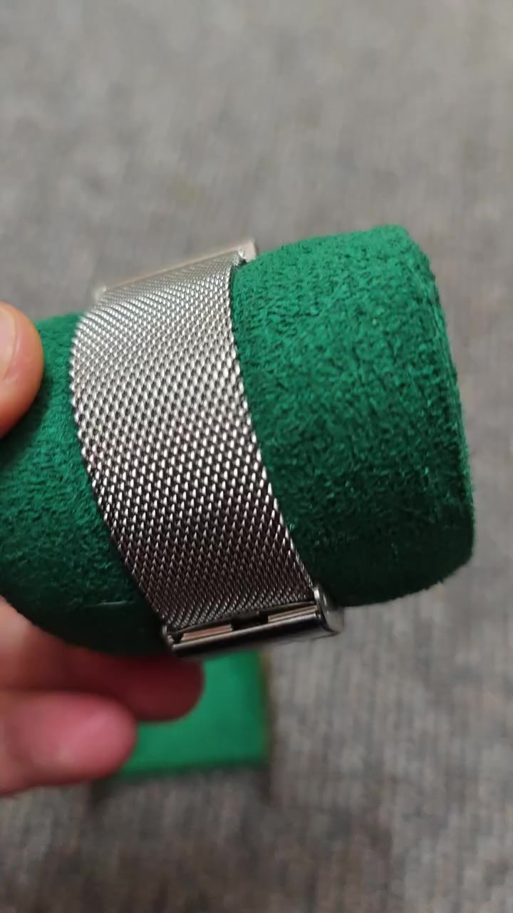 سلام علیکم. 
ساعە سیرتینا نیوبورت سویسری اصلی للبیع. فنتج قدیم انتاج سبعینات. باتری. منفذ یومی. ستنلس ستیل بالكامل. نضیف و شغال مضبوط. سعر 75 الف.


**إذا كنت صاحب هذا الإعلان وتريد حذفه لأي سبب، رجاءا أرسل رسالة إلى الدعم الفني**