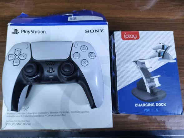 جوستك اصليه مال بلاي5 مستخدم اخت جديدة مع الشاحنه  السعر 85الف مكاني بغداد العلاوي***********3
