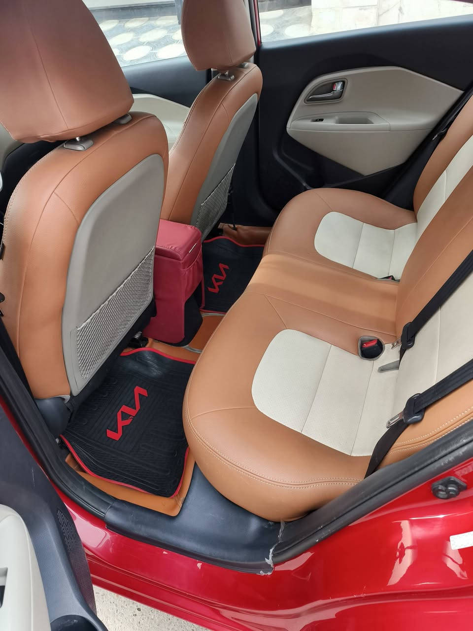 السلام عليكم كيا ريو موديل 2017 رقم بغداد انكليزي
ماشية 52 حقيقي
وارد امريكي امبدل بس بنيد اصلي
شاشة كامرة تحكم استيرن 
تخم تاير نضافة السيارة فول
عنوان بغداد الطالبية 
للستفسار ***********
السعر 110 وبيها مجال
