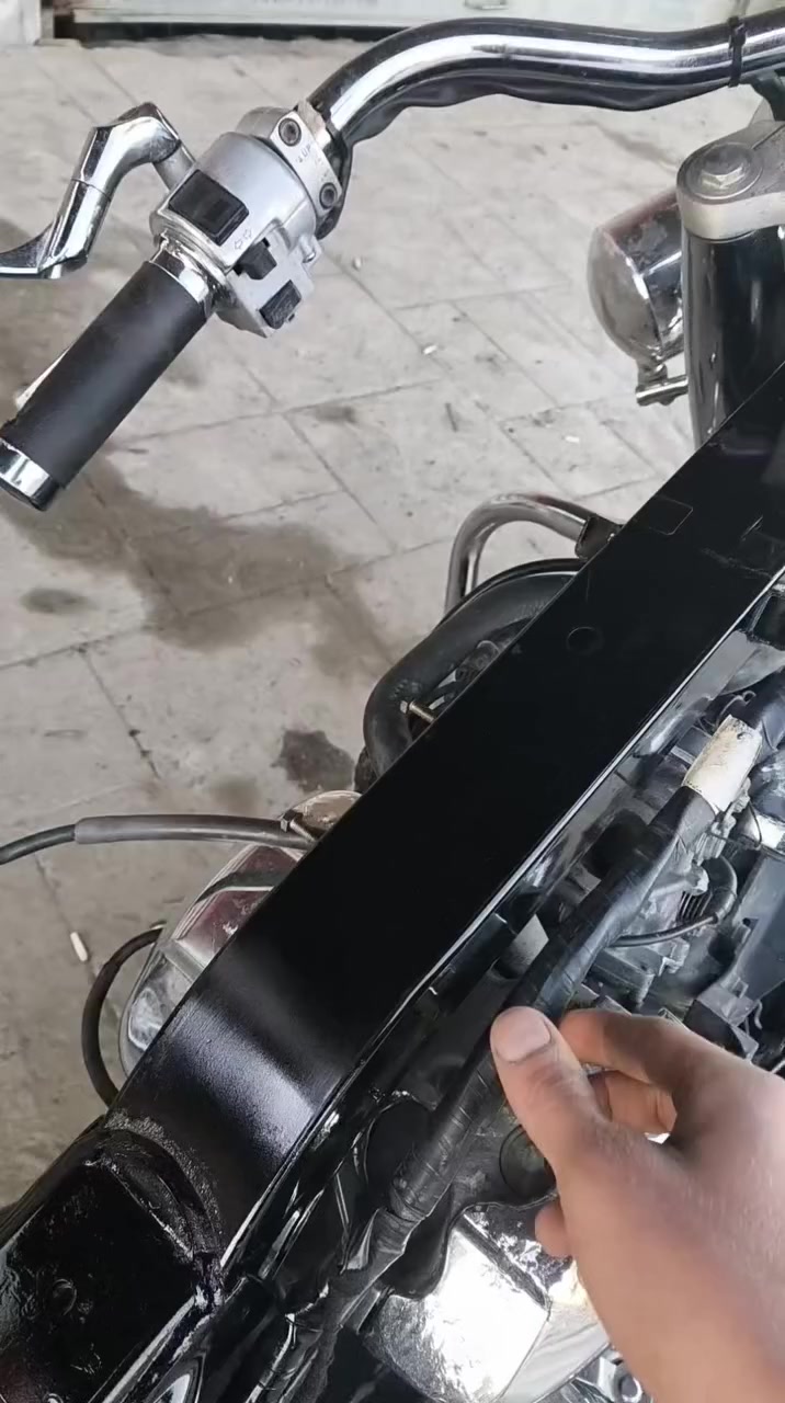 سلام عليكم شباب
جزاء بسيط من شغل ورشة 
وشرح داخل فديو لسبب لي مايخليني انشر بعض دراجات 

متوفر صيانه وتعمير وصبغ وتلميع نيكلات وبولش وتعديل دراجات الكلاسيك ومواد الاحتياطية داخل الورشة ونشرف بيكم اخوتي والعمل مالتنه كل ضمن ضمان 

علي المشهداني ***********....*********** واتساب 
سيف ابو نمر ‏‪+964 772 489 4940‬‏
