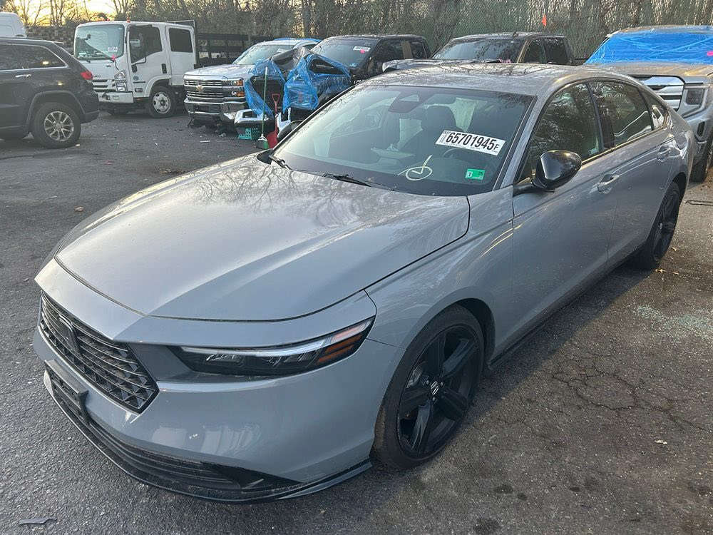 هوندا أكورد 2024 سبورت L
المسافة المقطوعة: 8 ميل فقط
السيارة تعمل وتسير بدون أي مشكلة.

المواصفات:
 • فئة Sport L
 • محرك اقتصادي وقوي
 • قير أوتوماتيك
 • شاشة وسط كبيرة
 • أنظمة أمان ومساعدة السائق
 • داخلية نظيفة

الضرر:
 • ضرر في باب واحد فقط

للتواصل الاتصال:
📞 ***********

السياره في الادن الان سعر شامل نقل السياره من امريكا الى الادن فقط 

السعر لا يشمل نقل سياره من الادن الى العراق و لايشمل الكمرك ايضاً
