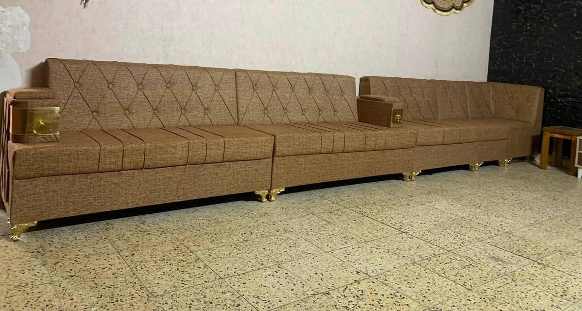 ديوان 10 مقاعد مستعمل قليل للبيع
العنوان : بغداد / الشعب 
الاتصال على هذا الرقم واتساب ***********
