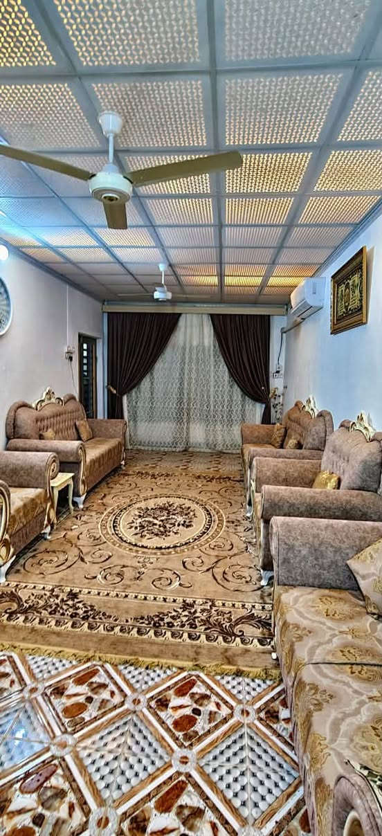 يا الله
دار للبيع طابو ملك صرف 
المنطقة : حي الضباط خلف الملعب 
المساحة 300 متر ( 12 * 25 )
الموقع خلف اسواق محمد فياض
التّفاصيل : البيت بناء 2011 طابق واحد السقف عكادة البيت مرمم وحلو يحتوي على غرفتين نوم وصالة ومطبخ واستقبال وصحيات داخلية وخارجية وكراج كبير وحديقة ..

للإستفسار أكثر الإتصال على الرقم
***********
أو زيارة مكتبنا في شارع الحسينية مجاور اللمسة السّحرية للحاسبات مقابل عطر الجنوب للتّصوير ..

