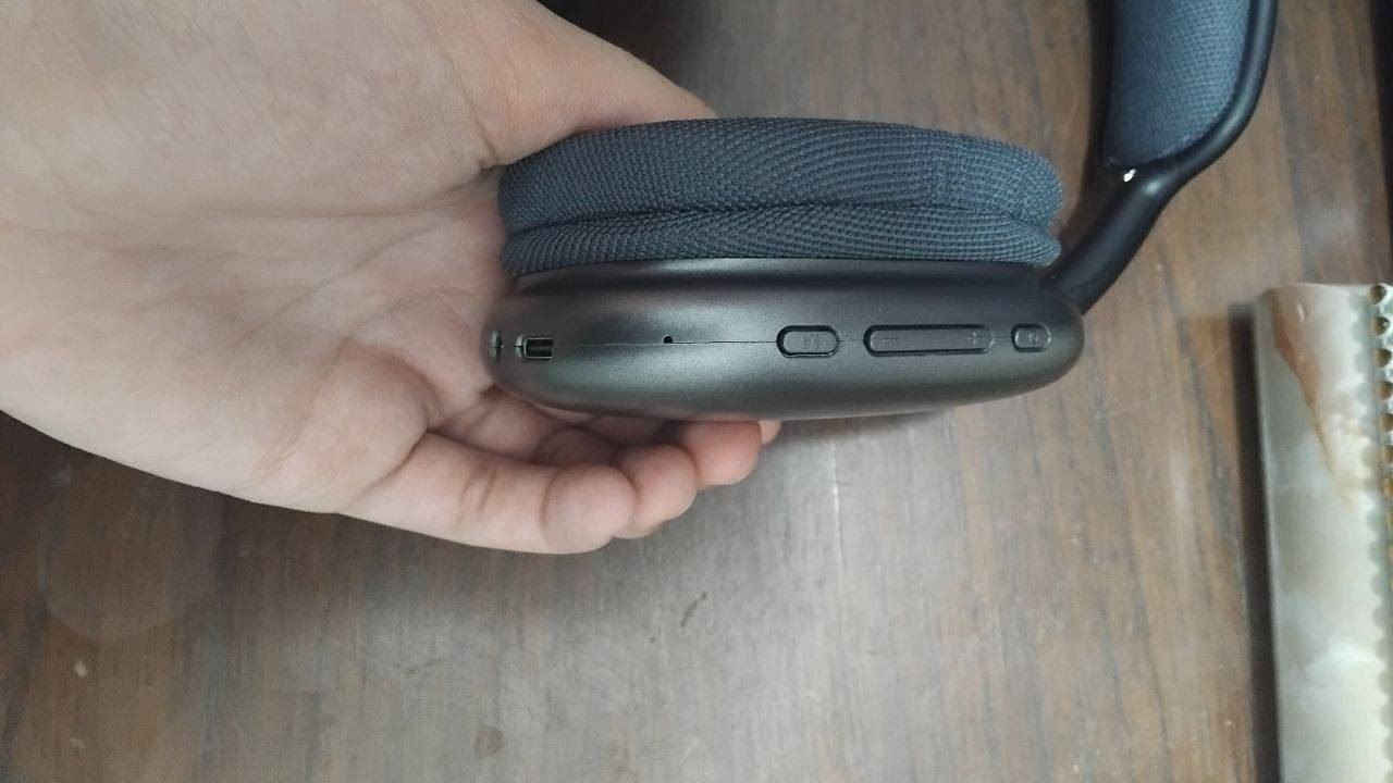 سماعه ايربود ماكس
جديده للبيع غير مستخدمه
السعر ١٥ الف
متوفر توصيل لجميع محافظات العراق 
للتواصل :***********
