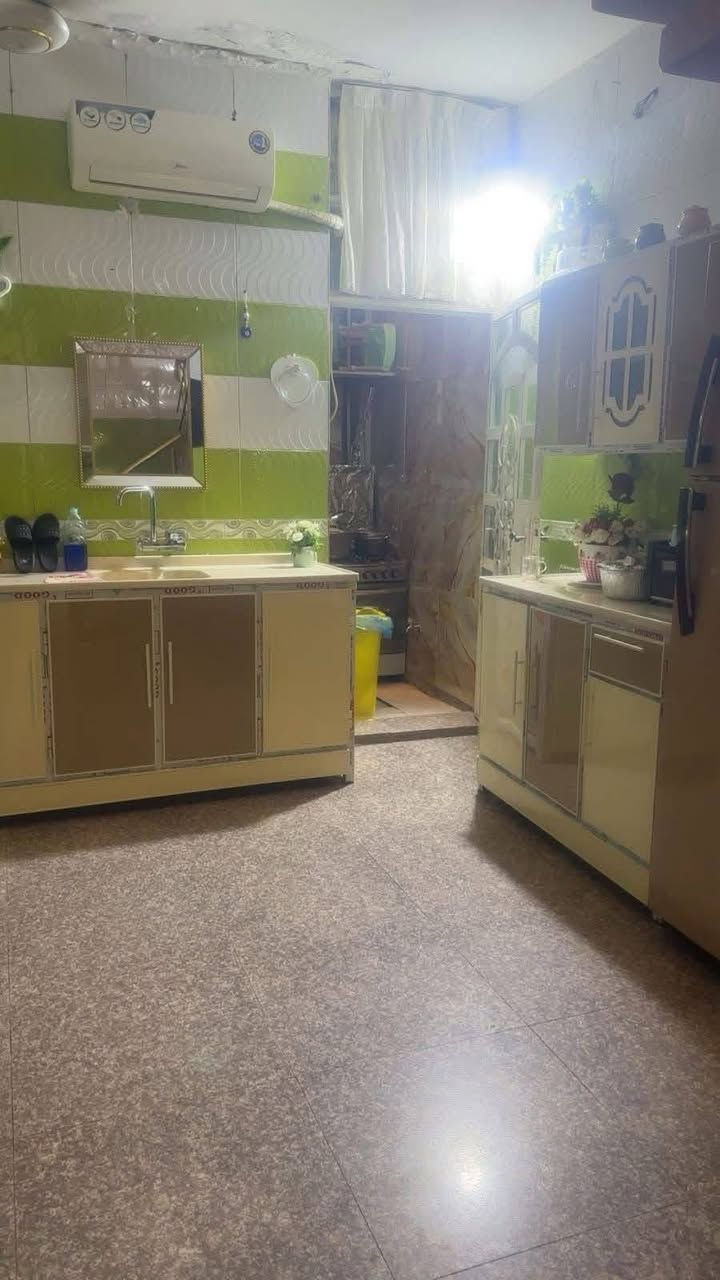 سلام عليكم
بيت طابو صرف واجهه ٤ نزال ٢٠ 
مدخلين استقبال غرفه نوم خدمات مطبخ طابق الأول 
طابق الثاني غرفتين نوم وخدمات بناء 2017موقع حي اور خلف سوق الصبات بضهره ثالث فرع عرض الشارع ١٢ متر  
رقم لهاتف صاحب لبيت ***********
