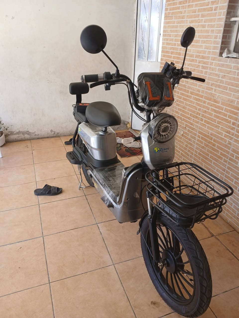 للبيع دراجه شحن زيباري 5بطاريات سرعه ٩٩ حقيقي ٥٠ الشحنه ٦٥ كيلو جديده بلوتوث اوكس شاحن تلفون ٥٥٠ الف وبيها مجال الدراجه مو شغل سوكي مال مدينه الصين ***********

