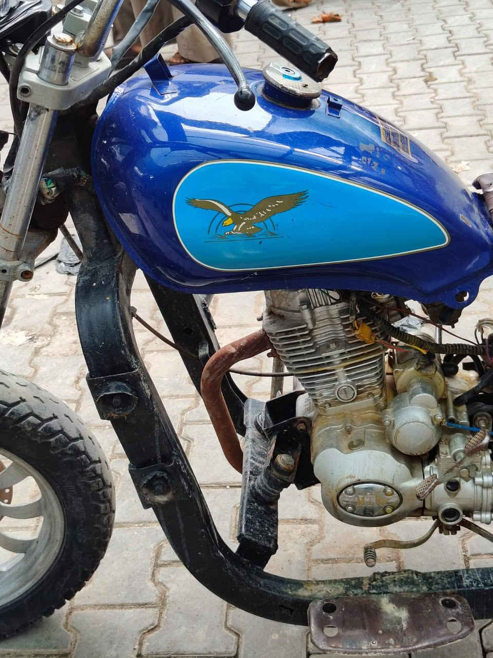 السلام عليكم ستوته امتيار البيع اوراق وبيه محرك 25 بدي حداديه جديده محجر تزكام السعر 750 وبيه مجال المكان واسط قضاء الحي الرقم ***********
