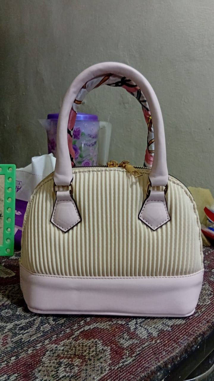 حقائب من المصنع مباشر و بأرخص الاسعار جملة حصرآ   للمزيد من التفاصيل التواصل على ماسنجر


**إذا كنت صاحب هذا الإعلان وتريد حذفه لأي سبب، رجاءا أرسل رسالة إلى الدعم الفني**