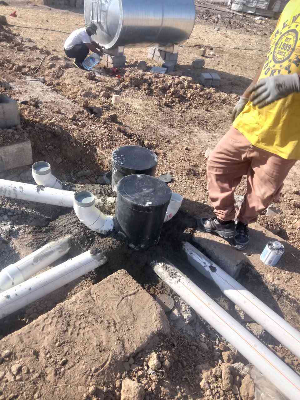 تم الحمدلله انجاز عمل مجاري اساس 200متر في كوباني مستعدون لتاسيسات صحيه عامه ماء كهرباء ومجاري بيت ال100متر طابق واحد ب600الف ماء وكهرباء ومجاري شغل درجة اولى رجاء مايعجبك لاتعلق موتصير براسي اسطه مع احترامي لاخوتي الاسطوات الزنين الاتصال ***********
