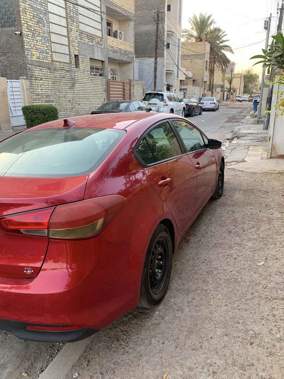 سيارتي🚗كيا فورتي وارد كندي موديل ٢٠١٨
ماشيه ١٢٤ كم 
حادث جاملغ ايمن وبنيد بدون ايرباك نفسهن  بس مصبوغات والباب جهة الجاملغ توحيد لون بدون حادث. 
شاشه لمس / كامره خلفيه 
تايرات ٥ جدد قبل شهرين مبدلات/ باتري قبل شهر مبدل جديد. 
محرك مجفت بالجديد / ومنظومة الراديتر كلهة جديده مبدلات. 
منظومةغاز جديدة اقل السنه من شادهة. 
تحكمات ستيرن. 
الگير والصدر الامامي والخلفي مكفولات.  

السعر ١١٠ ورقة وبيهة مجال 
***********
بياع /الرساله الثانيه
