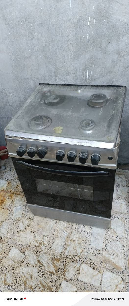 السلام عليكم
للبيع 
١_ميز طعام مع (٦)كراسي
٢_طباخ 
٣_ (٤) كراسي بلاستك
***********
اتصل وبيك خير وتدلل
