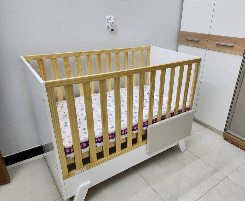 السلام عليكم
سرير طفل قياس ١٢٠ في ٦٠ 
ثلاث مستويات وينفتح على سرير الام 
خشب اصلي ثقيل مابي اي عيب واستخدام قليل 
اخذته من لجين مع الدوشك ب ٢٥٠ وابيعه ب ١٢٥ وبي مجال بسيط 
ماعندي توصيل 
مكاني القاهرة


**إذا كنت صاحب هذا الإعلان وتريد حذفه لأي سبب، رجاءا أرسل رسالة إلى الدعم الفني**