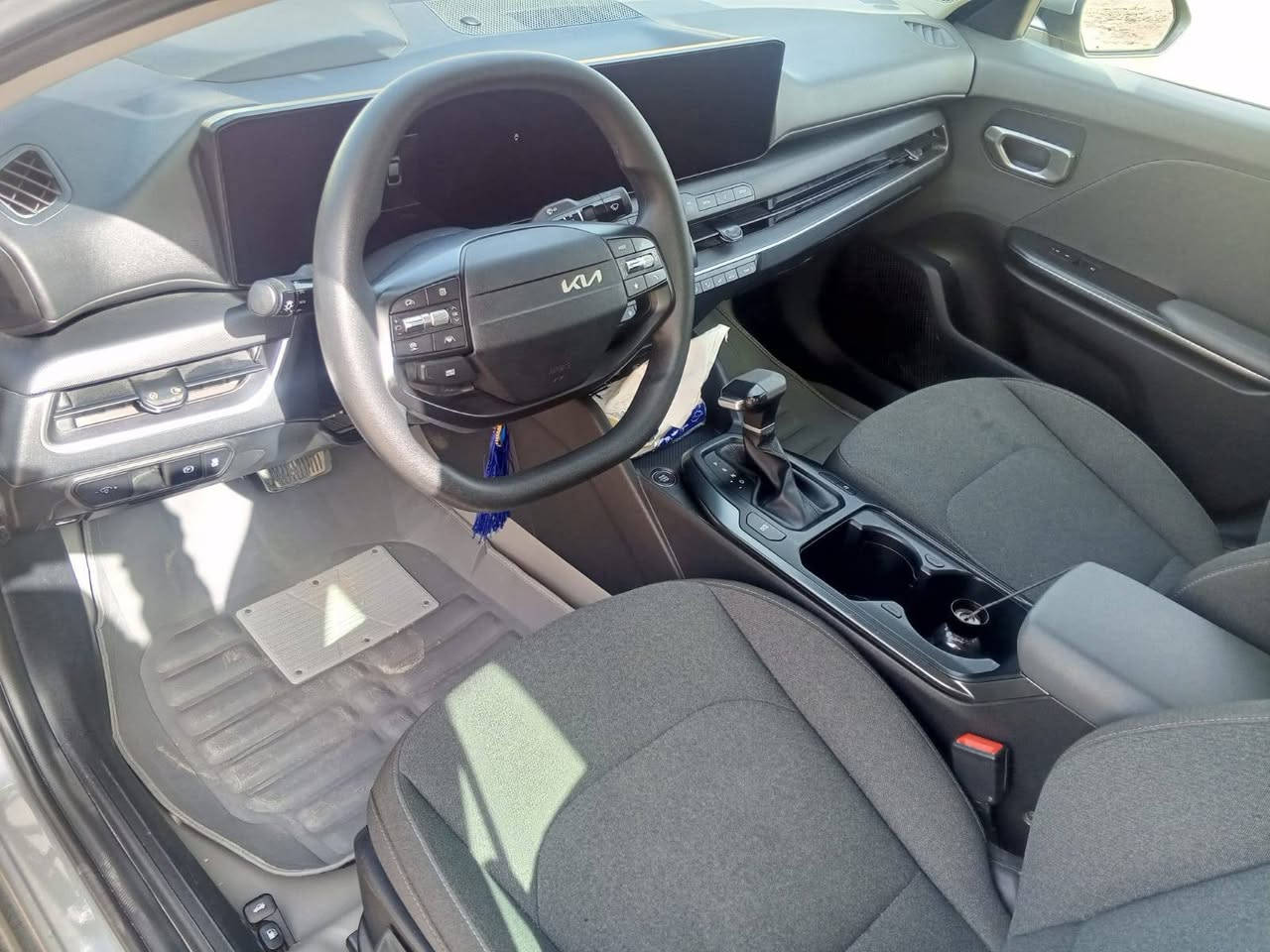 السلام عليكم
متاح كيا كي فور 2025
وارد امريكي
ماشية ٨٠٠٠ ميل
Kia k4
فول موصفات عدا فتحة واشاير بالمري 
.تشغيل عن بعد 
.اشارة ترحيب 
.فتح الصندوق عند الاقتراب 
.اوتو هولد
.سايد بريك كهربائي
.رادار جانبي وامامي 
.مازدات led لد ثلاث عدسات
.قيادة ذاتية 
.تحديد مسار
.شاشة متصلة 
.اضوية داخلية لمس
.تحكم كامل عن طريق الشاشة 
. دشبول بيانو 

الحادث موضح بالصور 
 .
.باب الخلفي بي بارد فقط  باقي كفاله 
السعر :$180 وبيه مجال قليل 

***********
موجود واتساب
