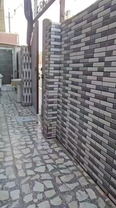 للبيع المساحة 200 متر الواجهة 14 الطابق الأرضي استقبال 12 متر وكراج وصاله 6 في 4 وصاله صغيره وغرف نوم عدد 2 وصحيات عدد 2 والطابق الثاني غرفتين  وصحيات وسطح اول وسطح ثاني مدينه الصدر الاورفلي شارع 60 المقابل لمطعم ليمونه للتواصل الإتصال على الرقم ***********
