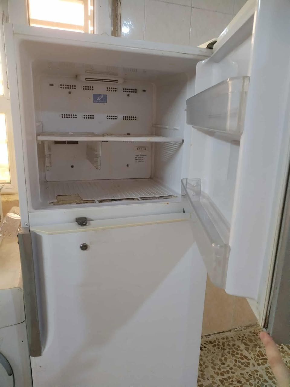 السلام عليكم 
ثلاجة للبيع سعر رخيص جدا 
***********
المو شراي لا يتصل الله يرحم والديكم
