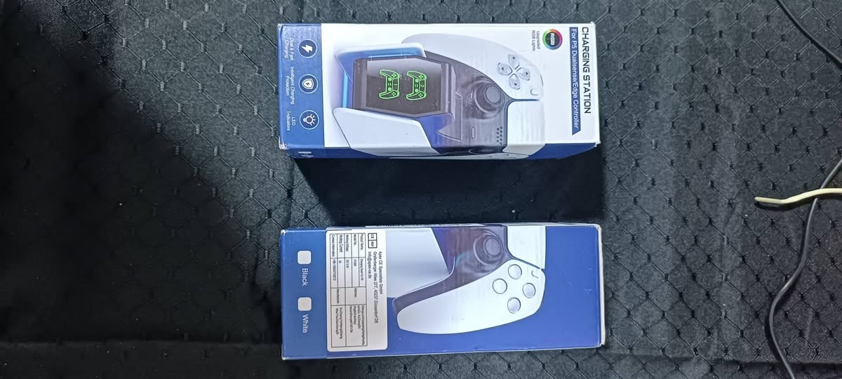 السلام عليكم
عندي هذني القطع خلي سعرك وبالعافيه


**إذا كنت صاحب هذا الإعلان وتريد حذفه لأي سبب، رجاءا أرسل رسالة إلى الدعم الفني**