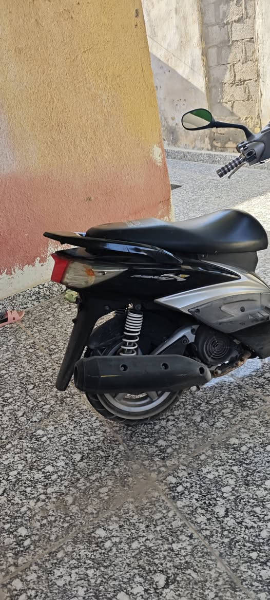 سلام عليكم للبيع دراجه سكنس فحل خطين ياباني اصلي شرط رمبه كسر كارتون مستخدمه كلش قليل سرعه 140 ماشيه كلش قليل دراجه باكيت شاهد الله وهل البيت مابيه ولا نقص شغل وطلع كله ابلاد برغي مامفتوح بيه شرط اي مصلح يعجبك سعره 1250 بيه مجال للشراي وكشي موجود بلسوك اني ابيعلك دراجه وكيل شرط ماملعوب بيه ضمان العنوان ميسان حي الرحمه الثانيه قرب المستشفى البناني رقمي *********** تحياتي للجميع عمارة, ميسان
