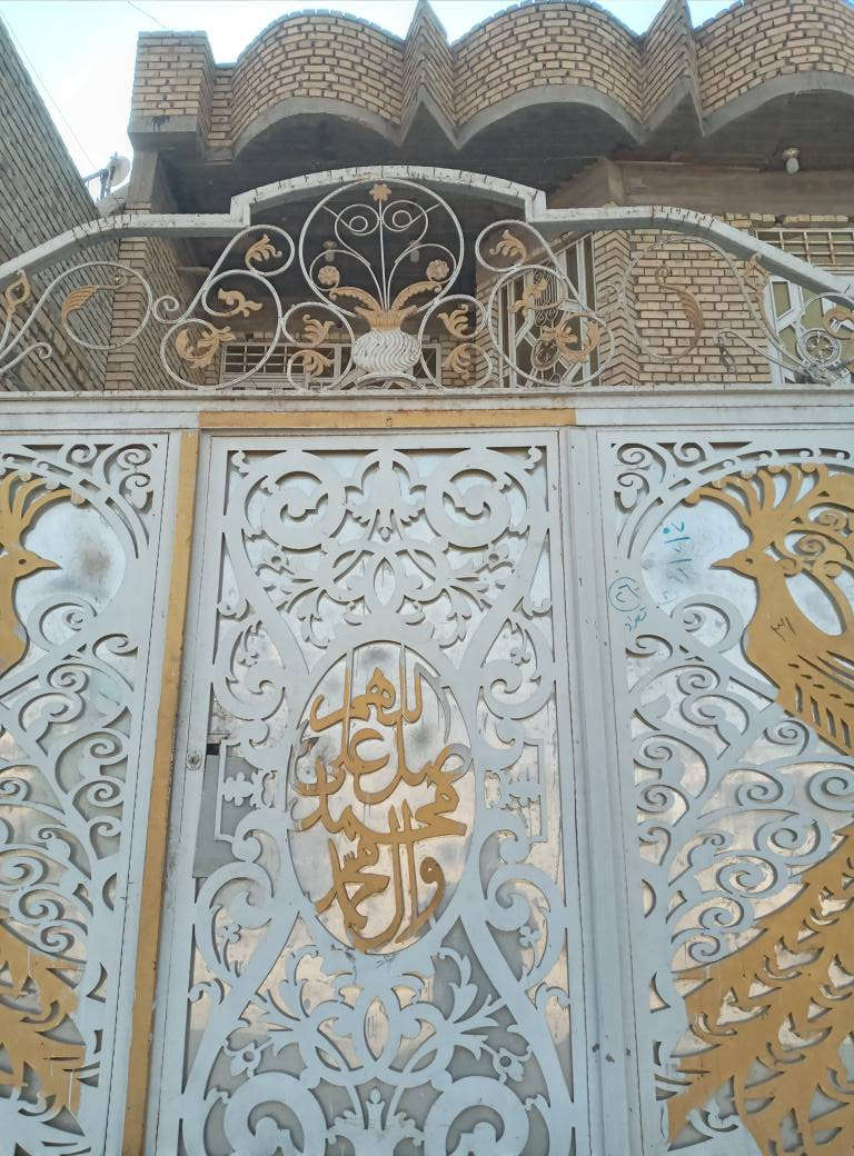 سلام عليكم بيت للبيع مساحة ٢٠٠متر طابو  في منطقة ابو رمانة قريب على سوق ابورمانة يم شارع سايدين مال سوق بيت بناء جديد طابقين + وياء أسواق كبيرة وجاهزة يتكون طابق الأول من غرفتين كبار وصالة كبيرة مربعة واستقبال كبير ومطبخ ومنور وحمام + تواليت داخليات وكراج كبير وتواليت خارجي//
طابق ثاني يتكون من غرفتين كبار وصالة كبيرة وحمام وصحيات الاستفسار الاتصال على صاحب البيت هاذ رقمة بي فقط واتساب 
(***********)  سعر البيت( ٣٧٥ مليون )

 البيت  مو الي انة مجرد ناشر هاذ رقم صاحب البيت كدامك وتصل 

لا تراسليني على حسابي   ترة ما ارد ابد وما اعرف عمارة, ميسان
