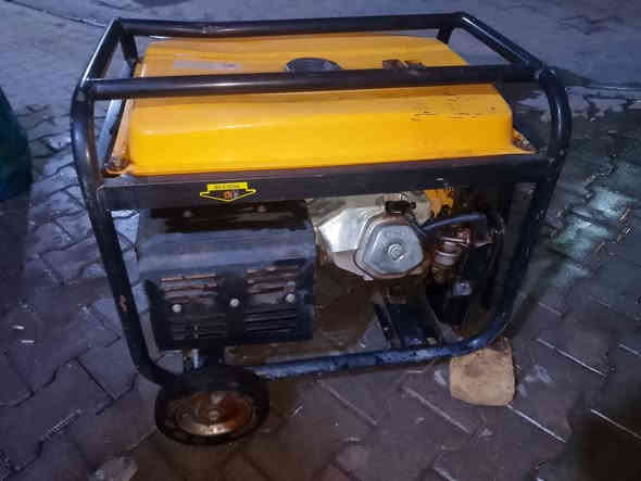 سلام عليكم مولد بانزين 21انبير مستخدمة 15يوم فقط طلعتهة من شركة شغلتهة 15يوم ونوب ضميتهة ماناقصهة اي شي بجيس بعدهي عنواني البصرة القديمة رقمي***********ماخذهة ب800الف ابيع ب500وبيهة مجال لعيونكم
