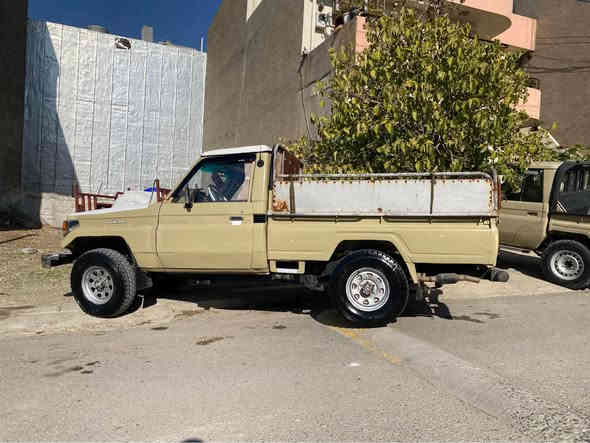 مێکزەمینی مۆدێل ١٩٨٩ ماکینە و گێڕی کراوە بە 4.500شان باریک ماشاءلله لە قوەت و هەستانی کلاج و عەینە و دەبۆی کلاج و بانص و طاس و چکنێتی  تازە گۆڕاوە ئاڕمێکی هەولێری لەگەڵە بەشەرتی ماڵی مەدەنی و دزیاری نەبێ و پارەی کەسی تیا نەبێت  گێڕ و مەکینە و ئەکسل و دەبڵ ئەکسل هەموی بەشەرت نیو چەمچە و ناو بۆدی جوانی بۆ بەستراوە شانصی و سەقف و شانی بە شەرت سەیارەی ژێر خۆمە
سعری ٤٥ گەڵا و معامەلەیەکی برایانە
0771 337 2223
0774 814 9145 السليمانية
