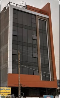 يتوفر لدينا بناية تجارية للايجار التجاري .. في بغداد حي الجامعة على شا...