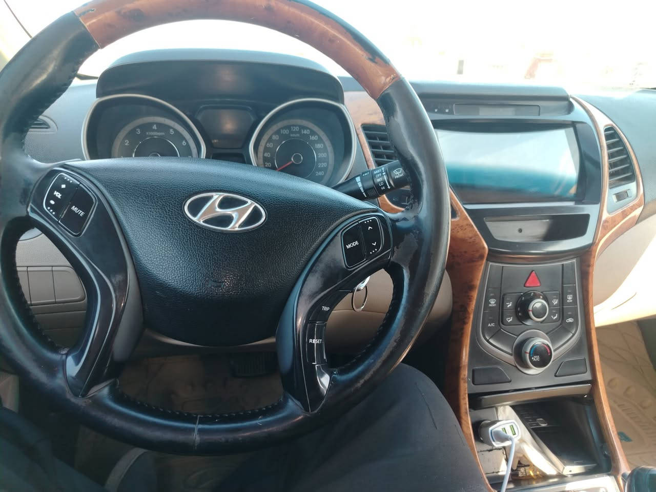 من رخصة  الكروب. النترا خليجي. موديل 2015 رقم بغداد بأسمي  سنويه ل2027بلا حادث فقط رشات. صبغ أثر  تقشير الصور موجوده بالمنشور كير مكينه 1800 خير من الله داخل صاج فول مواصفات فتحه اشاير ب المري تبريد قطعتين تحكم ستيرن المكان بغداد *********** السعر 124 وبيه مجال لشراي
