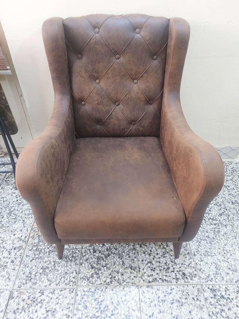 تخم ٥ مقاعد تفصال ب٢٠٠ طباخ استعمال قليل بعده جديد ١٥٠
مكاني بغداد ***********
