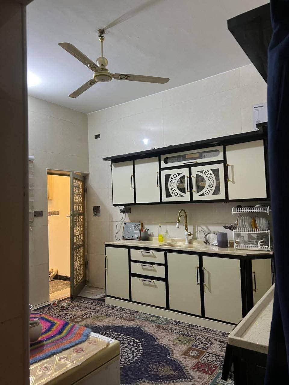 السلام عليكم بيت 🏡 للبيع في الاسكان الصناعي 
نزلة العمارات كلش قريب على الشارع الرئيسي 
مقابل الحديقه حديقه المساحه 125 م الواجه 12 ونص م والنزال 10 م البيت طابقين بناء حلو ومرتب … السعر مراسلة الصفحه أو الاتصال على الرقم الموجود … مكتب الخزاعي للعقار 
***********

