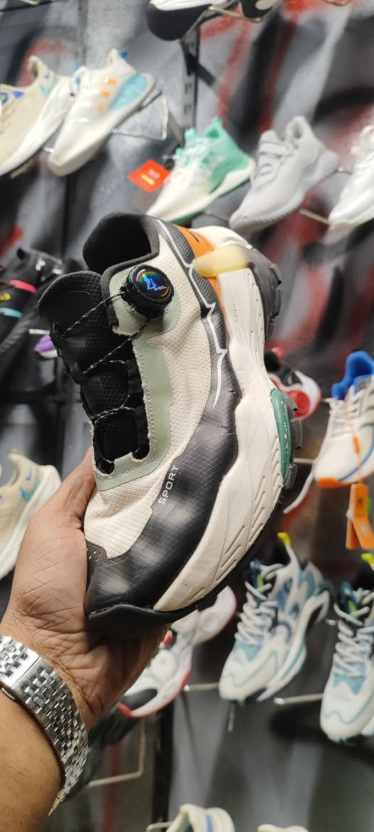 شوز ستور باله اوربي عنوان حي ميسان شارع مجمع الجوهره العرب مقابل الوافي اوربي السعار رجالي 11 بناتي 7 الف*********** النجف, العراق
