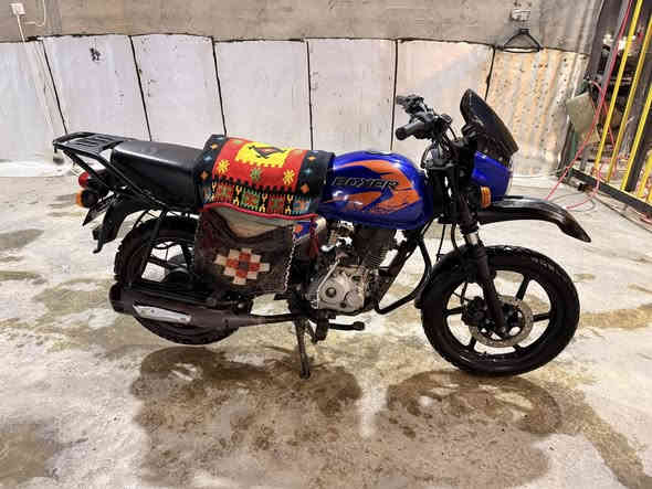 السلام عليكم 
دراجه بوكسر للبيع مديل 2023 اوراق اصوليه كامله 
محرك 150 مكفول كفاله عامه دراجه نضيفه ما متعوبه  
رايدها 1500 وبيها مجال عنواني كربلاء 
للتواصل ***********
