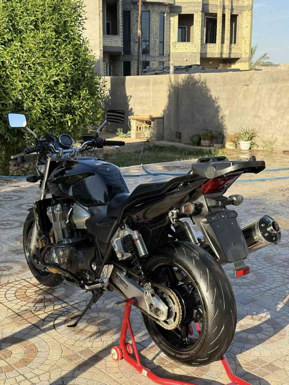 اللهم صلي على محمد وآل محمد 🖤🇯🇵
للبيع CB1300cc موديل 2005 الدراجة وكالة وكفالة عامة طك كارتون جاهزة من كل شي تخم تايرات اصلي وكاسحة اصلية الكزوز بلادي (ام الصفارة) مكينتها بل جيس الدراجة مثل ما بل صور اذا تختلف كروتك علية دراجة جديدة ومامتعوبة وبلعافية عل ياخذها 
رقمي *********** موجود واتساب 
اتصل او راسلني وتدلل 
مكانها ديالى كنعان 📍
