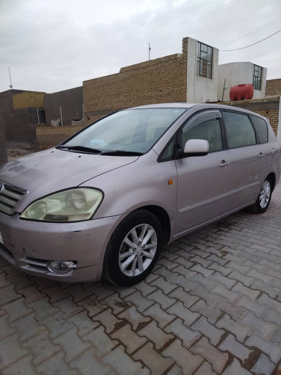 ابسم للبيع مكفوله من الضربه والكصه والعيب الشرعي كير مكينه حداديه تخم تاير كله جديد تبريد تدفئه سياره مبطنه عازل وشادله كيج حماوه بيه جراد بالبنيد وجزء من والقماره وبيه باب عكس السائق مبدل اصلي
موديل ٢٠٠١
بأسمي رقم مثنى الدولي سعر ١٠٨ وبيه مجال مكان السماوه _الخضر  للاستفسار الاتصال ***********
